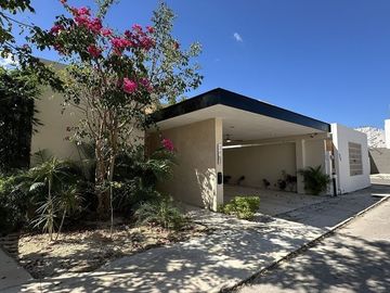 En Venta Casas Gemelas 4 recámaras 1 planta Conkal Privada Canarias.