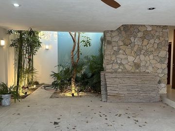 En Venta Casas Gemelas 4 recámaras 1 planta Conkal Privada Canarias.