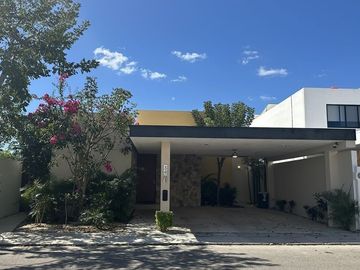 En Venta Casas Gemelas 4 recámaras 1 planta Conkal Privada Canarias.