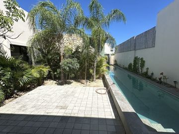 En Venta Casas Gemelas 4 recámaras 1 planta Conkal Privada Canarias.