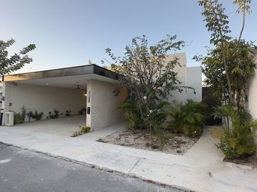 En Venta Casas Gemelas 4 recámaras 1 planta Conkal Privada Canarias.