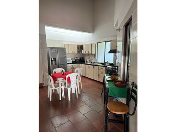 VENTA CASA CAMPESTRE CON APARTAMENTO. GUATIGUARA P/CUESTA. 500m