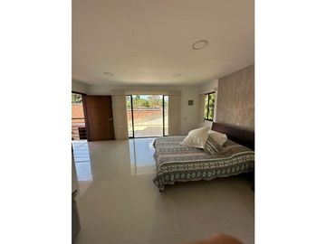 VENTA CASA CAMPESTRE CON APARTAMENTO. GUATIGUARA P/CUESTA. 500m