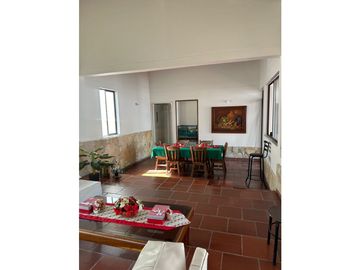 VENTA CASA CAMPESTRE CON APARTAMENTO. GUATIGUARA P/CUESTA. 500m