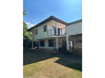 VENTA CASA CAMPESTRE CON APARTAMENTO. GUATIGUARA P/CUESTA. 500m