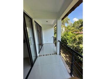 VENTA CASA CAMPESTRE CON APARTAMENTO. GUATIGUARA P/CUESTA. 500m
