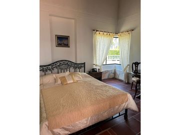 VENTA CASA CAMPESTRE CON APARTAMENTO. GUATIGUARA P/CUESTA. 500m