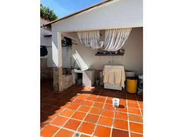 VENTA CASA CAMPESTRE CON APARTAMENTO. GUATIGUARA P/CUESTA. 500m