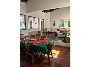 VENTA CASA CAMPESTRE CON APARTAMENTO. GUATIGUARA P/CUESTA. 500m