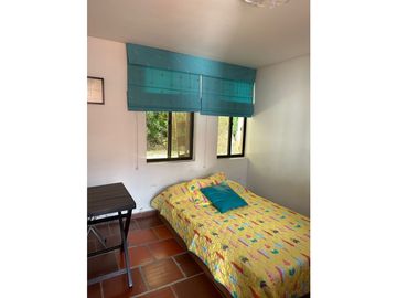 VENTA CASA CAMPESTRE CON APARTAMENTO. GUATIGUARA P/CUESTA. 500m