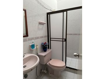VENTA CASA CAMPESTRE CON APARTAMENTO. GUATIGUARA P/CUESTA. 500m