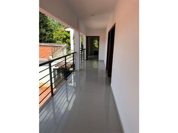 VENTA CASA CAMPESTRE CON APARTAMENTO. GUATIGUARA P/CUESTA. 500m