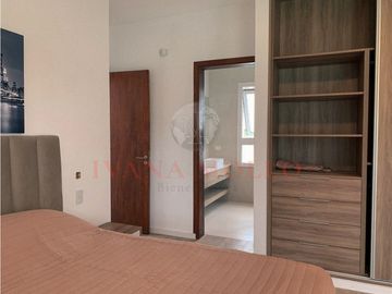 CASA EN VENTA - ISLAS DEL GOLF - 5 AMBIENTES VISTA AL GOLF