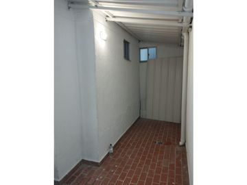VENDO HERMOSO APTO VILLA CAROLINA PRIMER PISO 2 HABT + PATIO 290 MILL