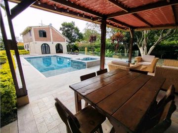 Se Vende Finca Hotel En Pueblo Tapao Montenegro