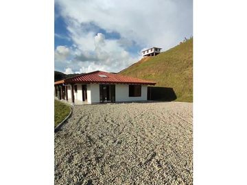 FINCA EN VENTA Sobre la vía San Vicente - Concepción