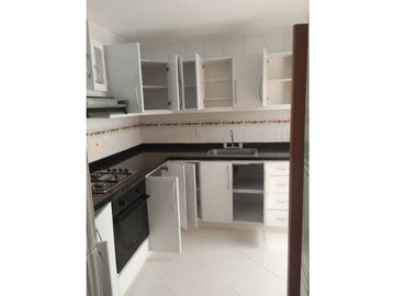 se arrenda hermoso apto la floresta