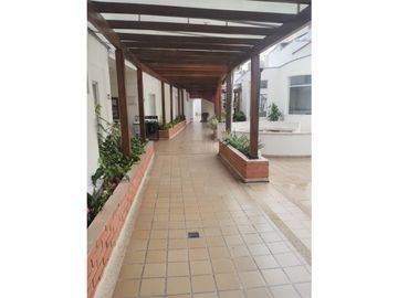 se arrenda hermoso apto la floresta