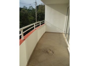 se arrenda hermoso apto la floresta
