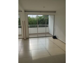 se arrenda hermoso apto la floresta