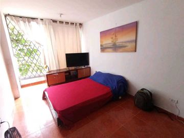 SE VENDE Casa Dos Niveles + Terraza en Paseo de Los Almendros / JV