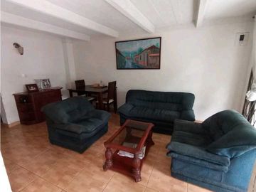 SE VENDE Casa Dos Niveles + Terraza en Paseo de Los Almendros / JV