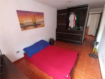 SE VENDE Casa Dos Niveles + Terraza en Paseo de Los Almendros / JV