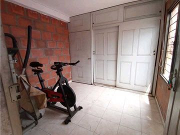SE VENDE Casa Dos Niveles + Terraza en Paseo de Los Almendros / JV