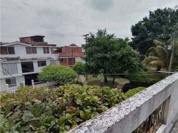 SE VENDE Casa Dos Niveles + Terraza en Paseo de Los Almendros / JV