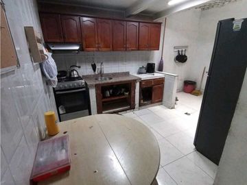 SE VENDE Casa Dos Niveles + Terraza en Paseo de Los Almendros / JV
