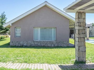 En Cariló | Confortable casa La marina