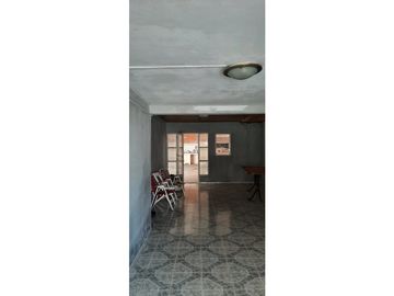 SE VENDE CASA CON LOCAL EN MARIA GRANDE
