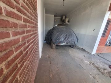 CASA 3 AMB EN VENTA CLAYPOLE CON PATIO Y GARAGE
