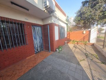 CASA 3 AMB EN VENTA CLAYPOLE CON PATIO Y GARAGE