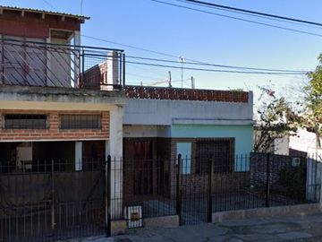 CASA 3 AMB EN VENTA CLAYPOLE CON PATIO Y GARAGE