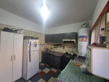 CASA 3 AMB EN VENTA CLAYPOLE CON PATIO Y GARAGE