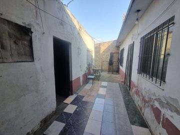 CASA 3 AMB EN VENTA CLAYPOLE CON PATIO Y GARAGE