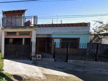 CASA 3 AMB EN VENTA CLAYPOLE CON PATIO Y GARAGE