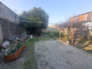 CASA 3 AMB EN VENTA CLAYPOLE CON PATIO Y GARAGE