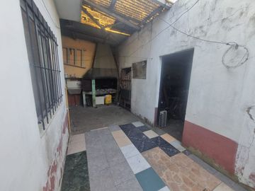 CASA 3 AMB EN VENTA CLAYPOLE CON PATIO Y GARAGE