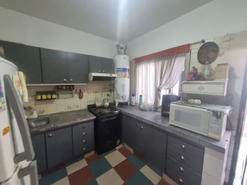 CASA 3 AMB EN VENTA CLAYPOLE CON PATIO Y GARAGE