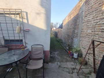 CASA 3 AMB EN VENTA CLAYPOLE CON PATIO Y GARAGE