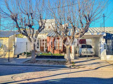 VENTA CASA DE 3 DORMITORIOS ZONA CUMELEN NEUQUEN