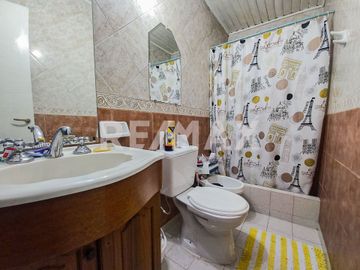 VENTA CASA DE 3 DORMITORIOS ZONA CUMELEN NEUQUEN