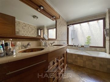 Casa en Venta en Cerro Cristal, Curicó