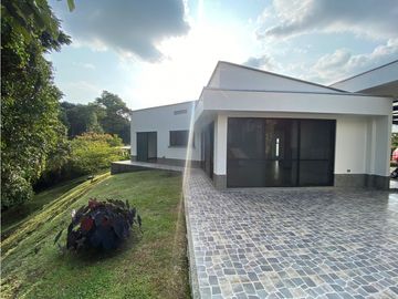 VENTA  MODERNA PROPIEDAD EN CONJUNTO ( 2 CASAS INDEPENDIENTES )