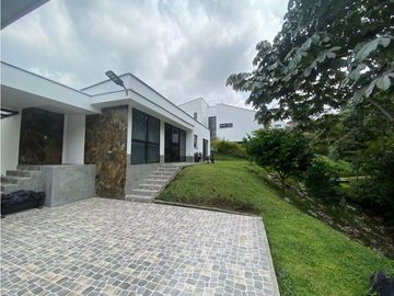 VENTA  MODERNA PROPIEDAD EN CONJUNTO ( 2 CASAS INDEPENDIENTES )