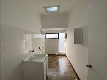 VENTA  MODERNA PROPIEDAD EN CONJUNTO ( 2 CASAS INDEPENDIENTES )