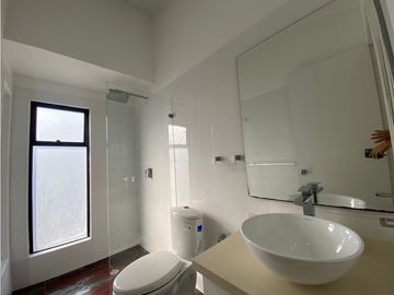 VENTA  MODERNA PROPIEDAD EN CONJUNTO ( 2 CASAS INDEPENDIENTES )
