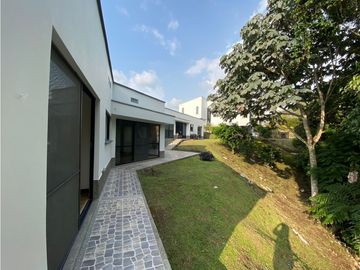 VENTA  MODERNA PROPIEDAD EN CONJUNTO ( 2 CASAS INDEPENDIENTES )